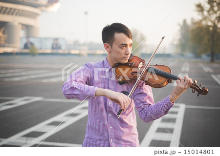 young crazy funny musician violinist asian man 15014801