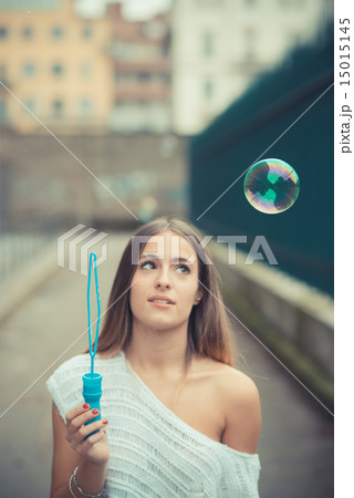 young beautiful woman girl autumn 15015145