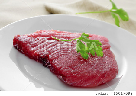 raw tuna steak 15017098
