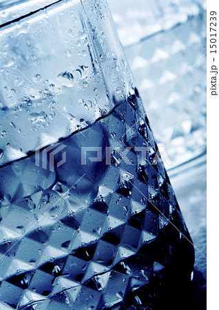 rocks glasses with alcoholic beverages rocks glasses with alcoholic beverages 15017239
