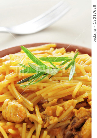 spanish noodles with chicken 15017629