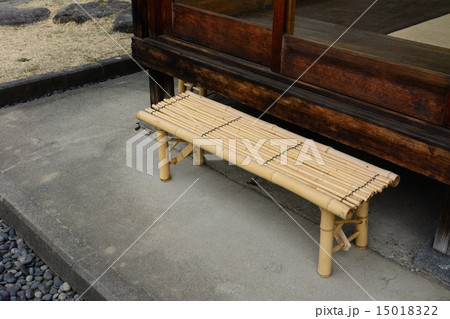 縁側 椅子 竹 和風 庭園の写真素材