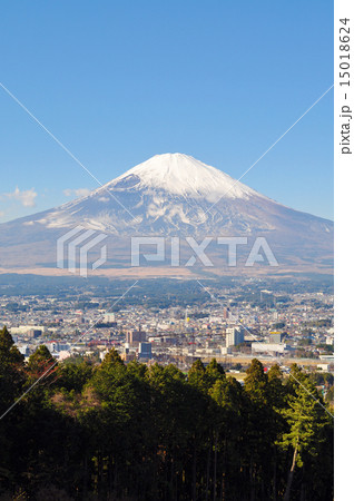 御殿場市から見た富士山 15018624