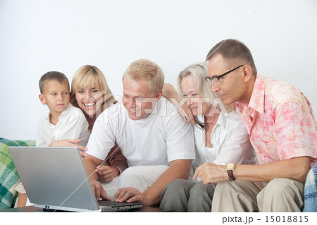 Family with computer 15018815