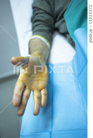 Surgeon doctor injecting patient hospital clinic 15023372