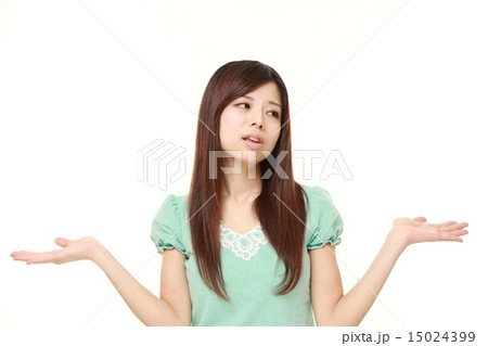 お手上げの女性 15024399