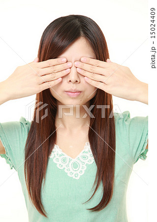 見たがらない女性 見たがらない女性 15024409