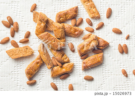 almond cookies 15026973