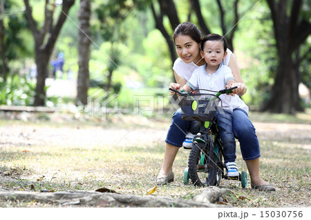 Asian Family portrait Asian Family portrait 15030756