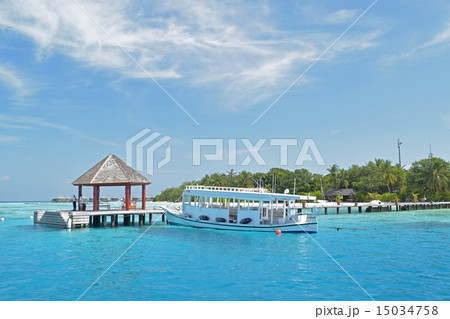 Passenger boat docked at Maldives resort. 15034758