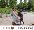 子供とシャボン玉 15035358