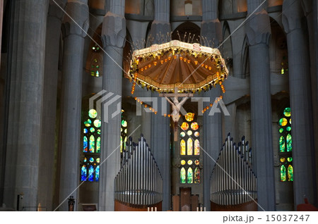 スペイン・サグラダファミリア（キリスト像とパイプオルガン） 15037247