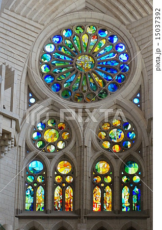 スペイン サグラダファミリア ステンドグラスのアップ の写真素材