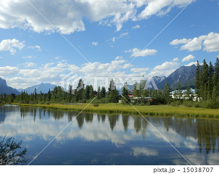 キャンモアの川 15038707