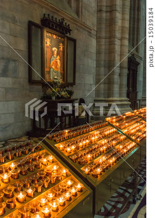 イタリア　ミラノ　ドゥオーモ 15039184