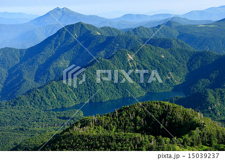 日光白根山から菅沼と燧ケ岳遠望 日光白根山から菅沼と燧ケ岳遠望 15039237