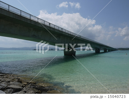 沖縄 古宇利大橋と青い海 沖縄 古宇利大橋と青い海 15040723