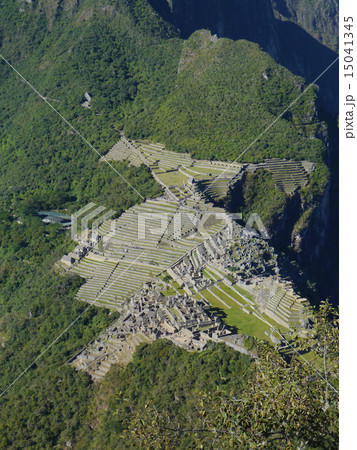 マチュピチュ遺跡　ワイナピチュより 15041345