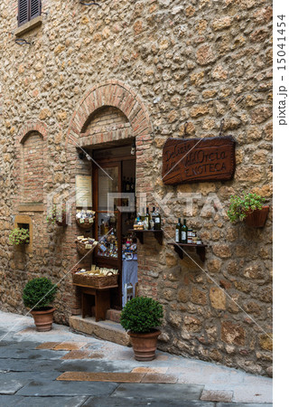 イタリア　トスカーナ　ピエンツァの土産物店 15041454