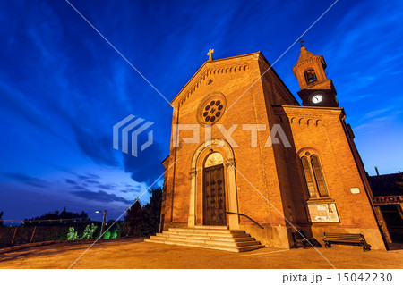 Parish church early in the morning in small town. 15042230