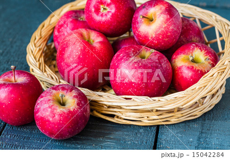 fresh red apples on a wooden board, fruits fresh red apples on a wooden board, fruits 15042284