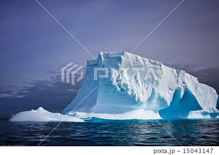 Antarctic iceberg 15043147