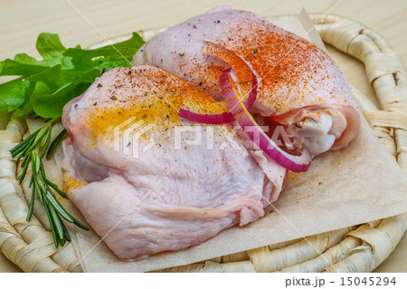 Raw chicken thights Raw chicken thights 15045294