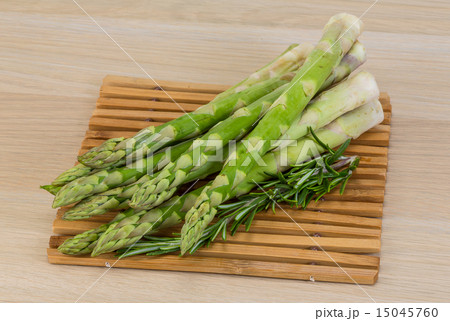 Raw asparagus Raw asparagus 15045760