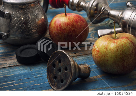 details smoking hookah on background of apples 15054584