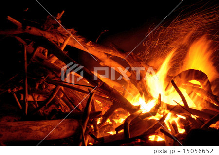 赤い焚き火 赤い焚き火 15056652