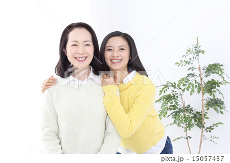 いつまでも健康で若々しい親子 いつまでも健康で若々しい親子 15057437