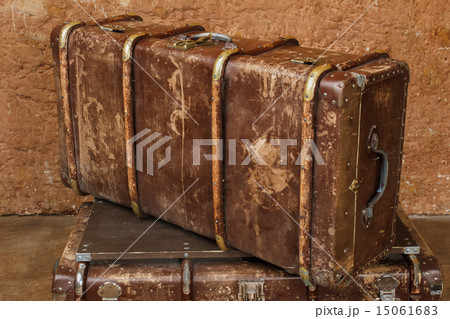 Vintage brown suitcase 15061683