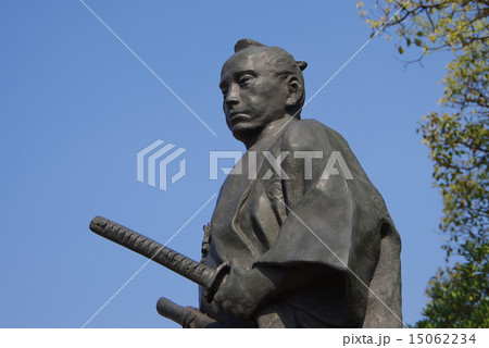 高杉晋作像見上げ 15062234