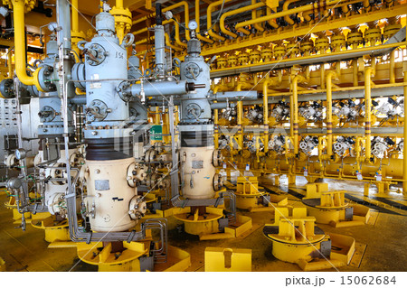 Oil and gas production slot on the platform Oil and gas production slot on the platform 15062684