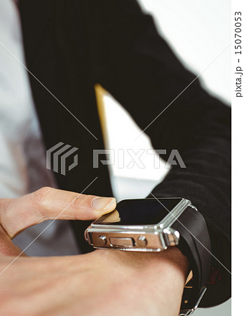 Businesswoman using a smart watch 15070053