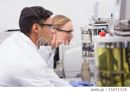 Concentrated scientists observing together 15071120