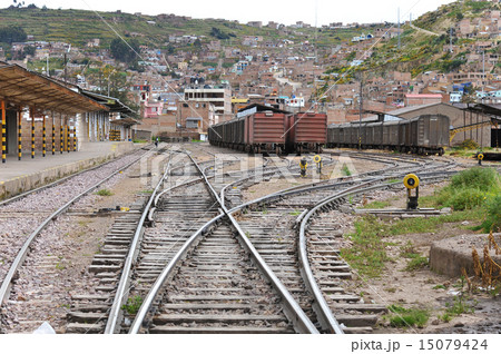 ペルー　プーノ　鉄道駅 15079424