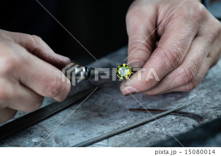 Craft jewelery making. 15080014