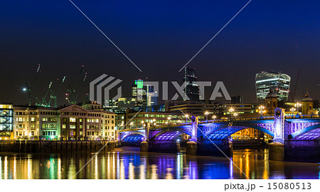 London skyline at night 15080513