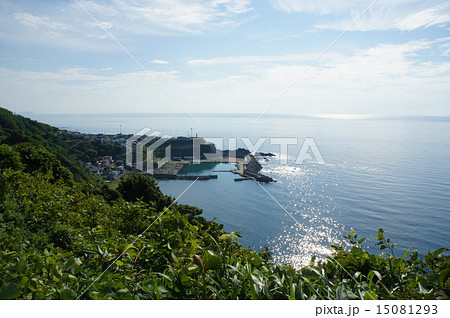 海に突き出した崖の街　小砂子の夏 15081293