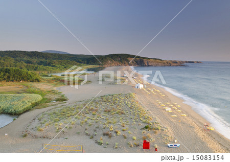Splashing waves on the beach - Bulgarian seaside Splashing waves on the beach - Bulgarian seaside 15083154