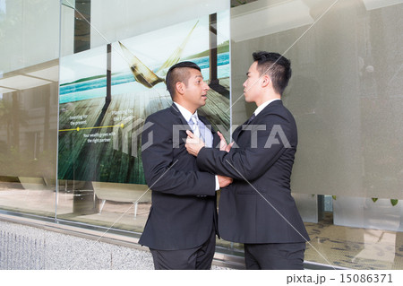 Two businesmen arguing 15086371