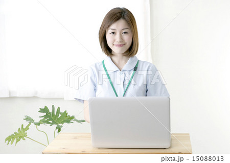 制服の受付女性 15088013