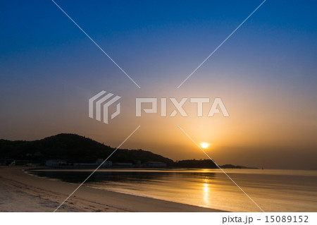 ビーチからの朝日 ビーチからの朝日 15089152