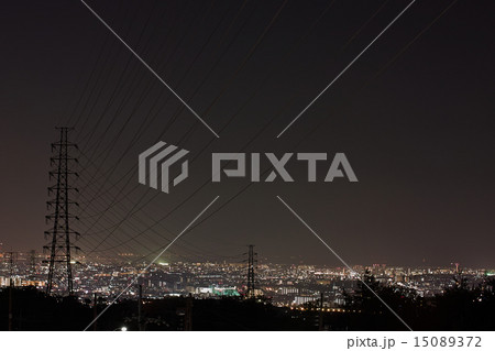高台にある住宅街から見る夜景　兵庫県宝塚〜西宮方面 15089372