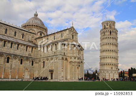 ピサの斜塔とドゥオモ広場 15092853