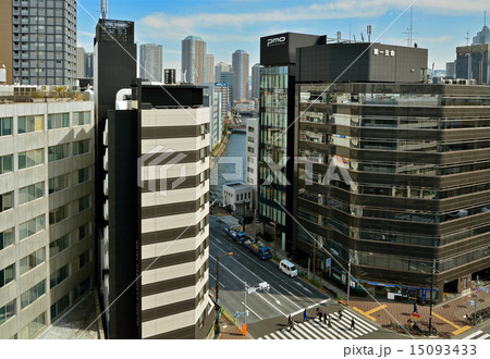 都市風景　ビルの谷間の亀島川 15093433