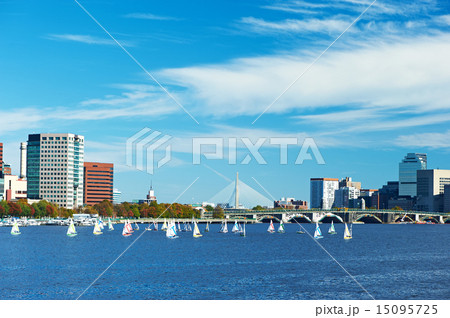 Boston and Charles river view from Harvard Bridge 15095725