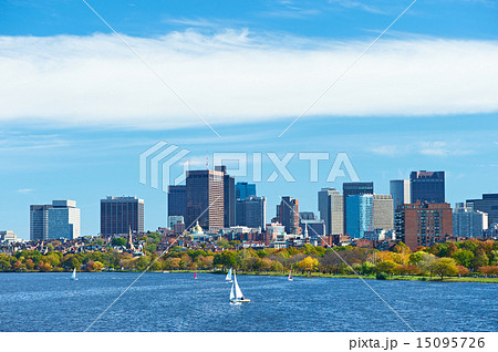 Boston and Charles river view from Harvard Bridge 15095726