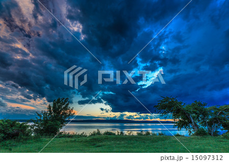Dark storm clouds 15097312